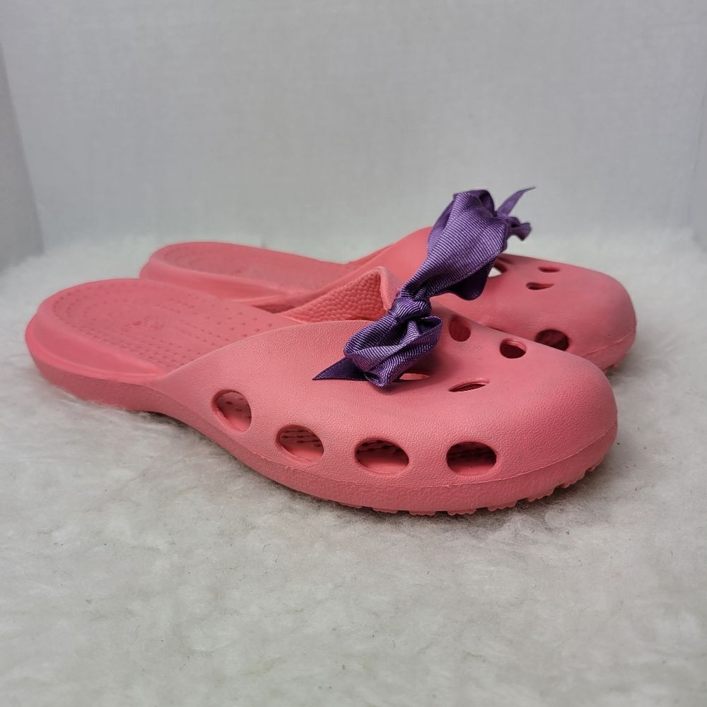 Crocs Audrey Hallmark Women's Size 9 Pink  Slip On Flats with Bow